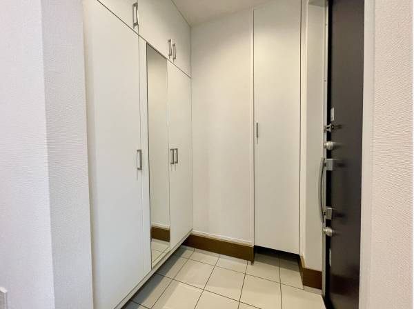 収納力がしっかりとある玄関ホール