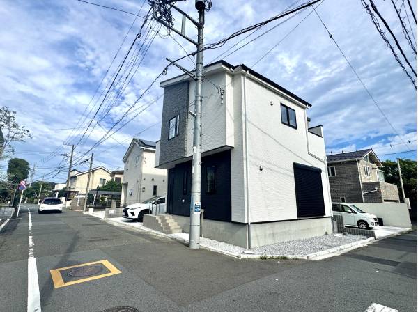 恵まれた角地
開放感に包まれます