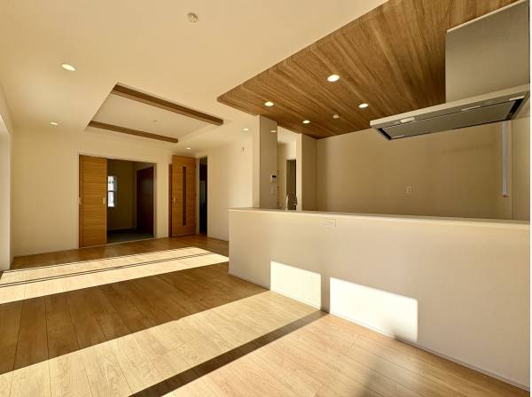 1階リビングは明るく日当たり良好です。