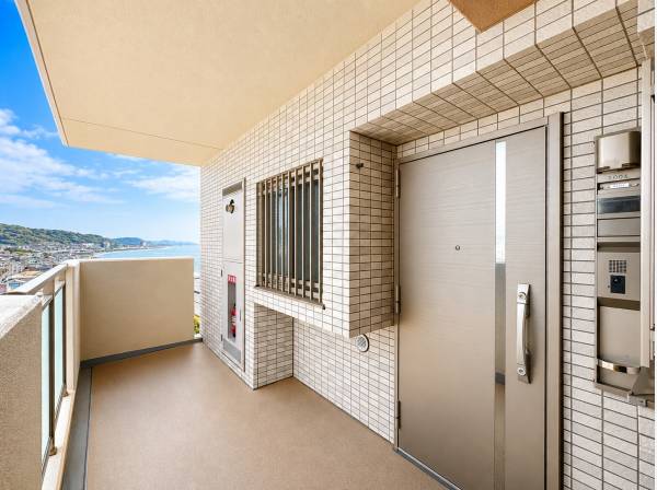 10階・専用ポーチの付いた角部屋です。