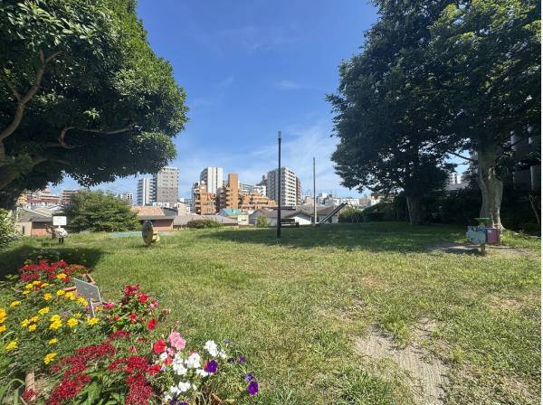 入町まちかど公園まで徒歩1分（約30ｍ）