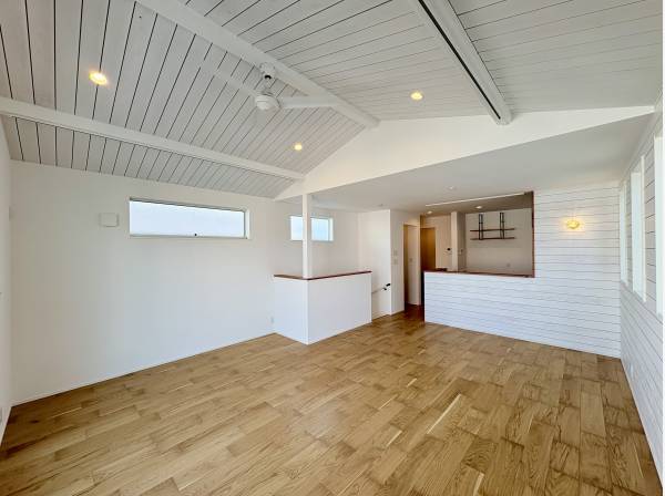 勾配天井の広い空間でOFFタイムを充実