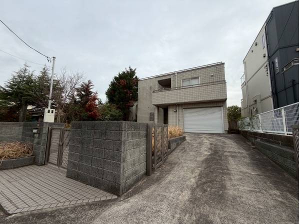 ガレージハウスでお車も安心