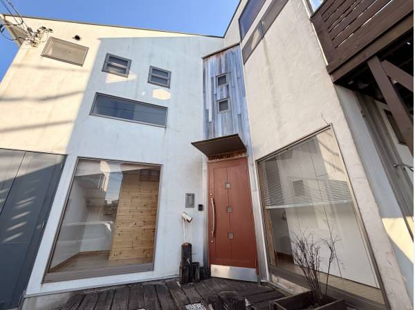 洗礼されたデザインが印象的な外観