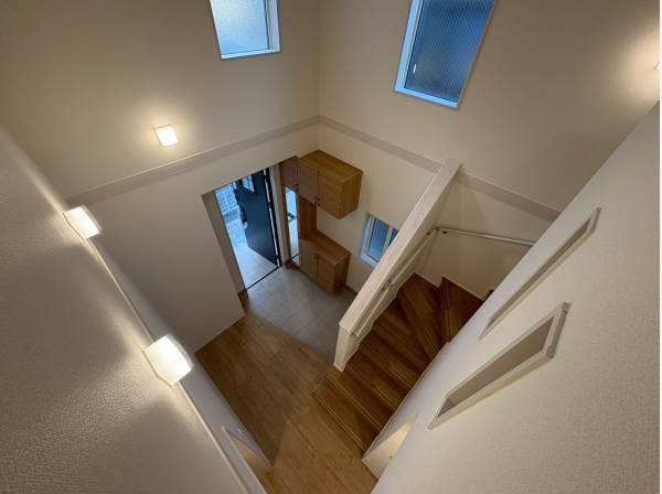 お2階から1階をのぞきます