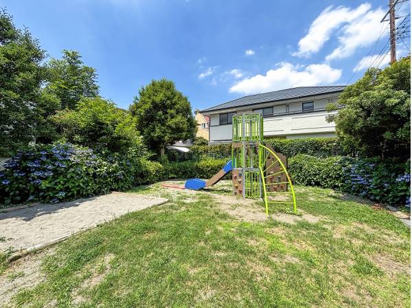 高根公園まで徒歩8分（約600m）