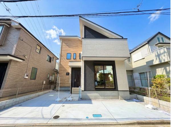 外観は飾リ過ぎないシンプルなデザインで統一し、飽きのこないモダンな外観です