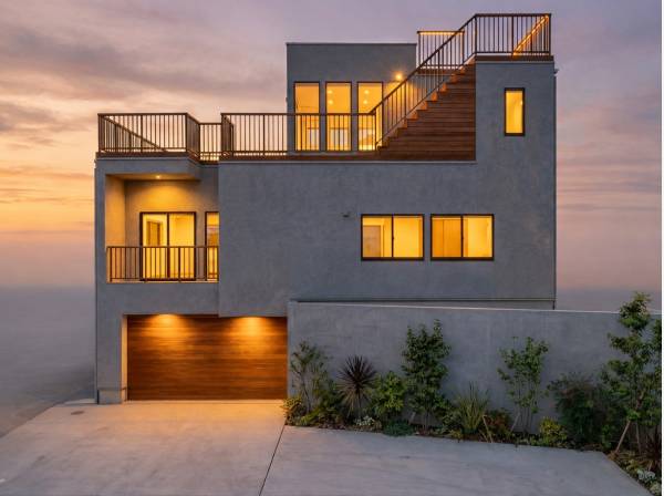 【参考プラン】延床面積：193.55㎡／構造：木造／価格：7700万円