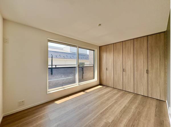 各居室にはしっかりと収納できるクローゼットを完備