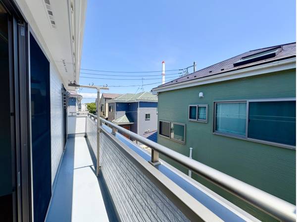２部屋から行き来可能なバルコニー！
