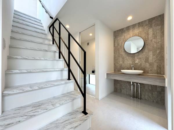 第一印象で魅せる、美しさと機能性の融合空間。