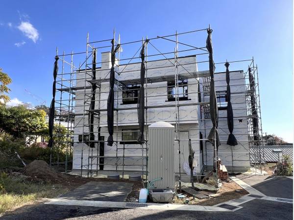 高台の行き止まりに佇む邸宅　息をのむほどの眺望は現地で体感してください