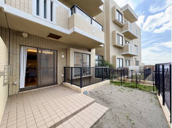 1階のお部屋だからこその専用庭付き