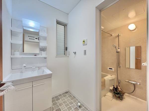 清潔感のある洗面室です