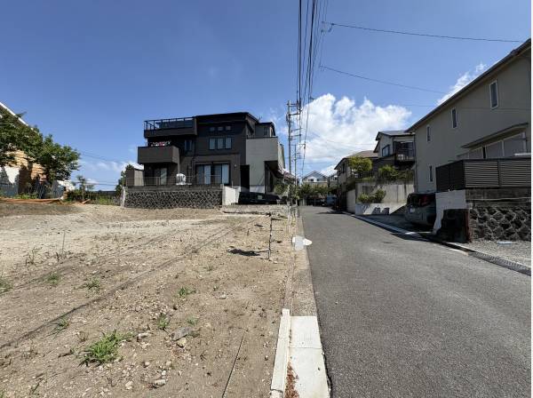 接道約4.9ｍ　広さを使って楽々駐車可能！