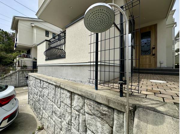 湘南らしく外シャワーを完備