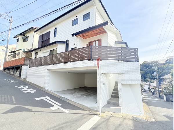 ビルトインガレージで、カースペース2台付