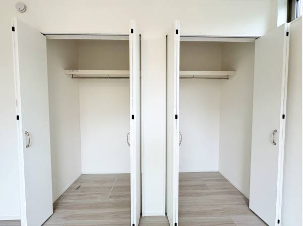 各お部屋に収納スペースもございます！