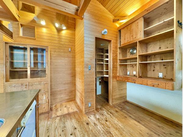 家事の動線やリビングとのつながりに配慮したキッチン