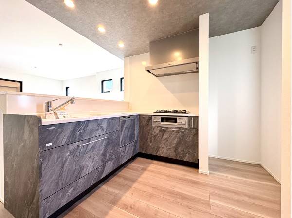 キッチンスペースもゆとりの空間です。