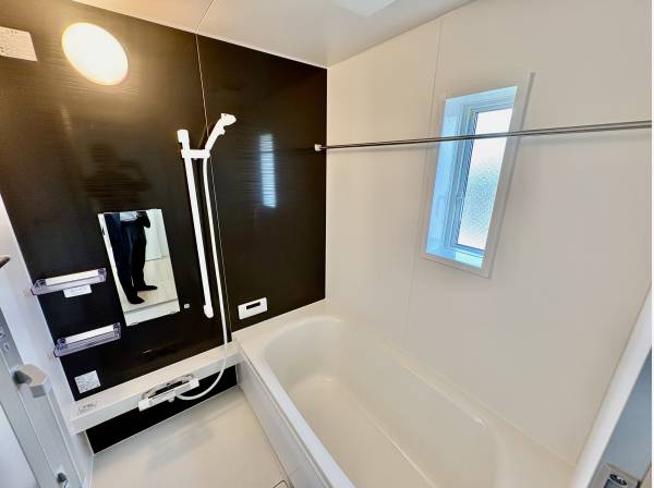 お風呂には浴室乾燥機が付いております！