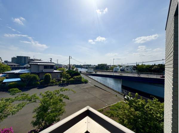 周辺には高い建物がなく、ひらけた眺望！