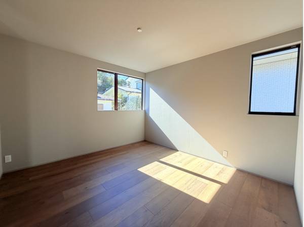 お部屋もとっても明るいです♪