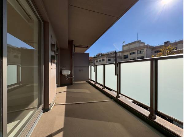 日当たりの良いバルコニー