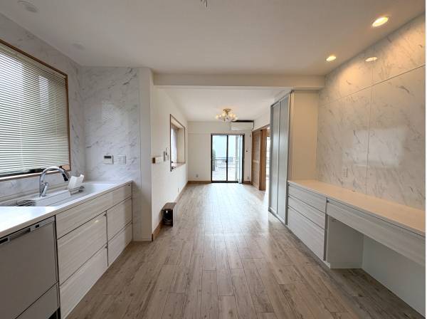 キッチンは令和５年に新規交換。ゆったりとお使い頂けます