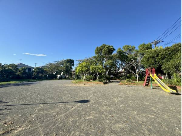 下町屋北公園まで徒歩5分（約400m）