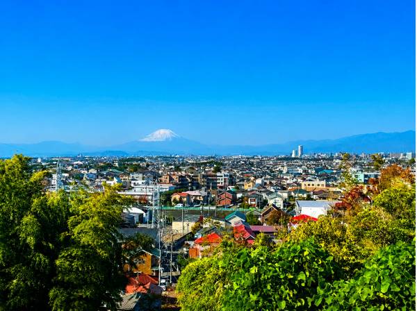 ルーフバルコニー高さからは、富士山を望む贅沢な眺望が広がります。