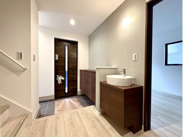 手洗いカウンター付きの玄関