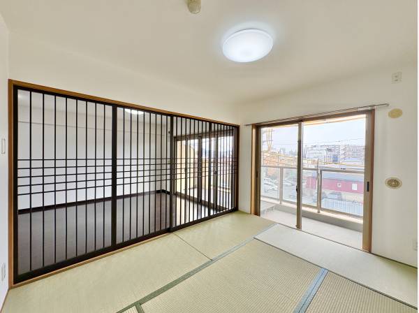 和室から外に抜ける視線があり解放感がございます
