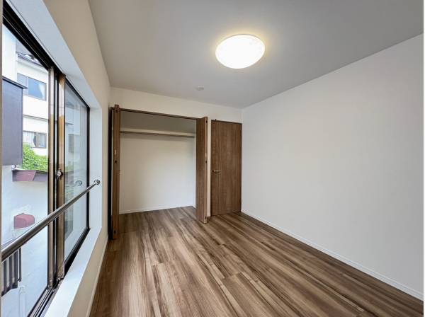 居室は2階に4部屋ございます