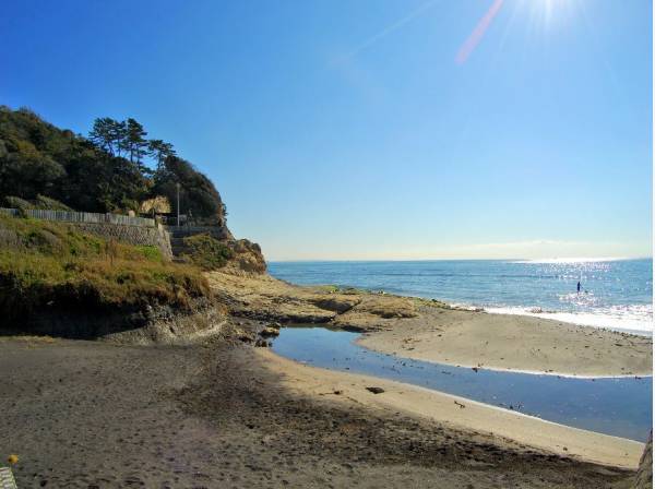 稲村ガ崎海岸 徒歩5分(約400m)