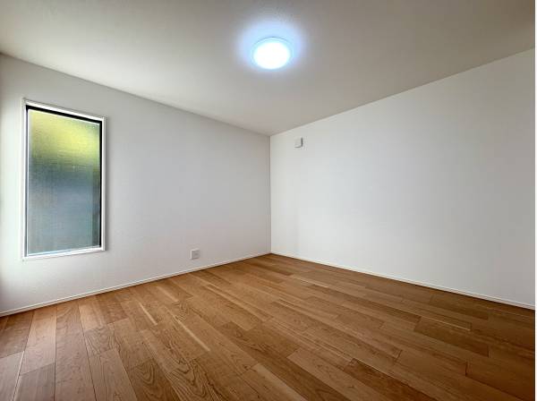 シンプルで使いやすい間取りの洋室です