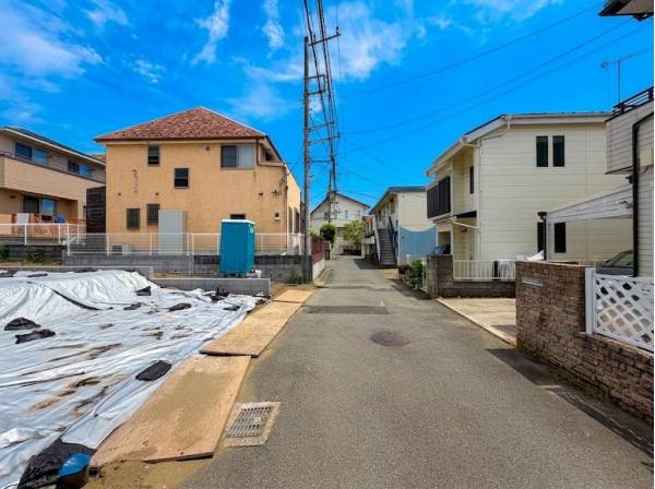 前面道路です