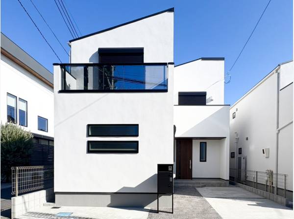 白を基調としたスタイリッシュなデザインに仕上がっています。