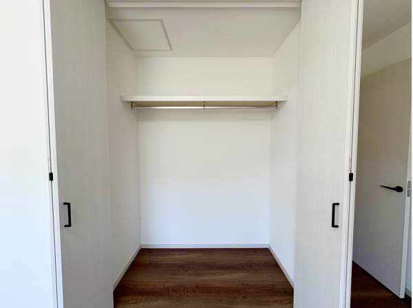 各お部屋奥行きのある収納を完備！