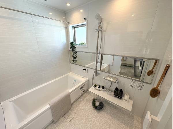 スタイリッシュで清潔感あふれる、癒しのバスタイム