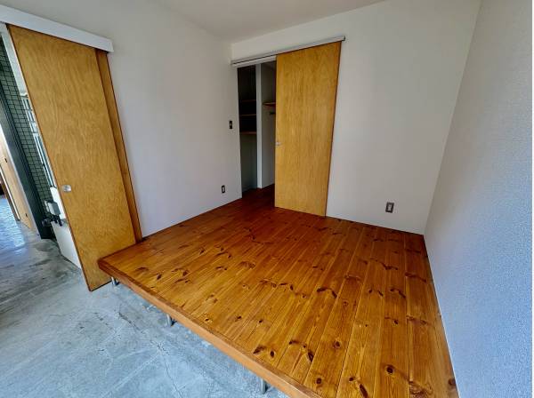 土間とつながっている部屋になります。