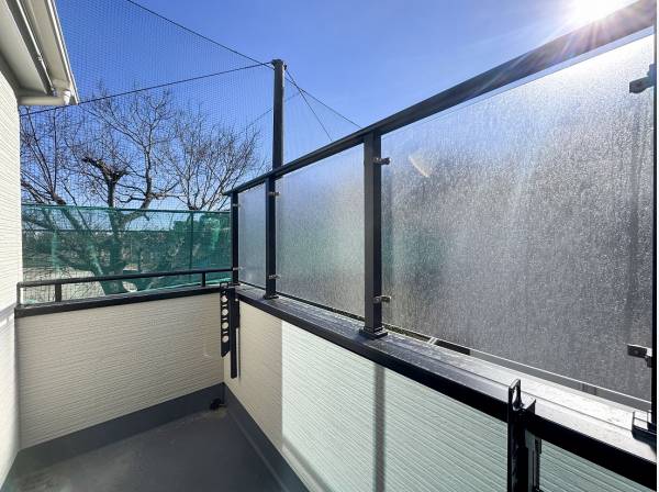 バルコニーは2ヵ所に完備され使い分けができますね