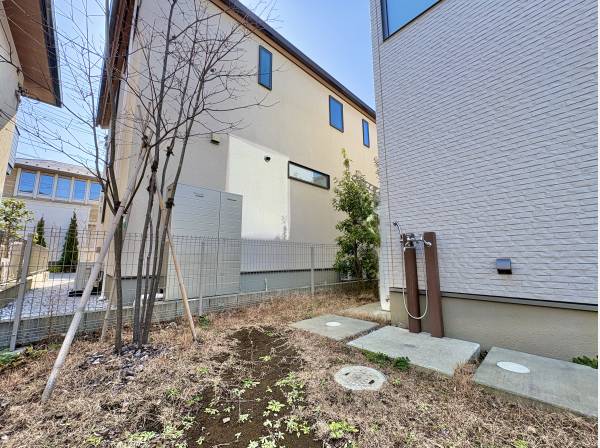 日々の生活にゆとりと潤いを与えてくれる、明るいお庭です。