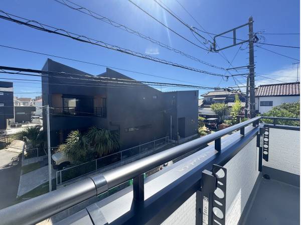 遮る建物のないL字バルコニーから眺め お洗濯物もカラっと乾きそうですね