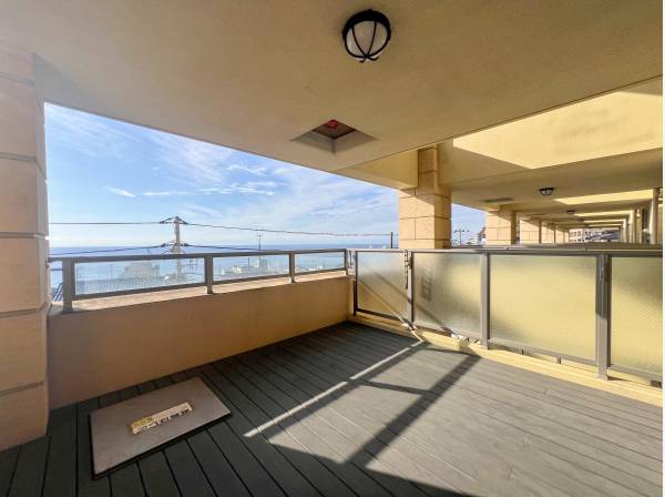 バルコニーで火は使えないですが、ホットプレートなどでBBQは可能です