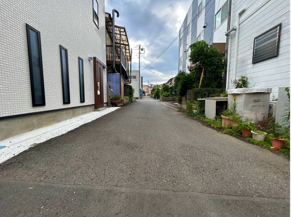 前面道路は約4.0m御座います