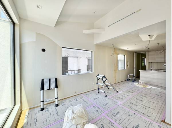 新規リフォーム工事中です（内覧可能）