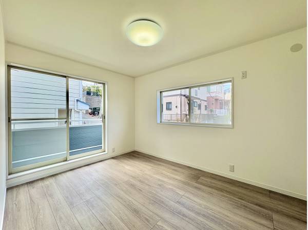 大きな窓で効率よく採光