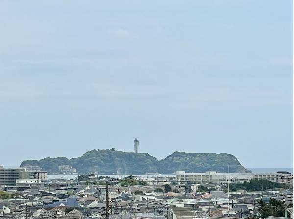 バルコニーから江の島や海が眺望いただけます