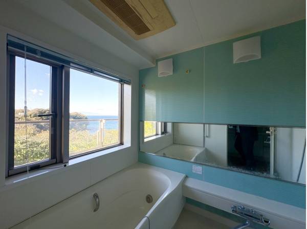 海を望むビューバス